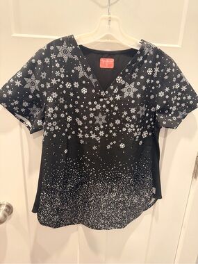 Ava Therese Winter Vibes Snowflake Stretch Scrub Top Medium